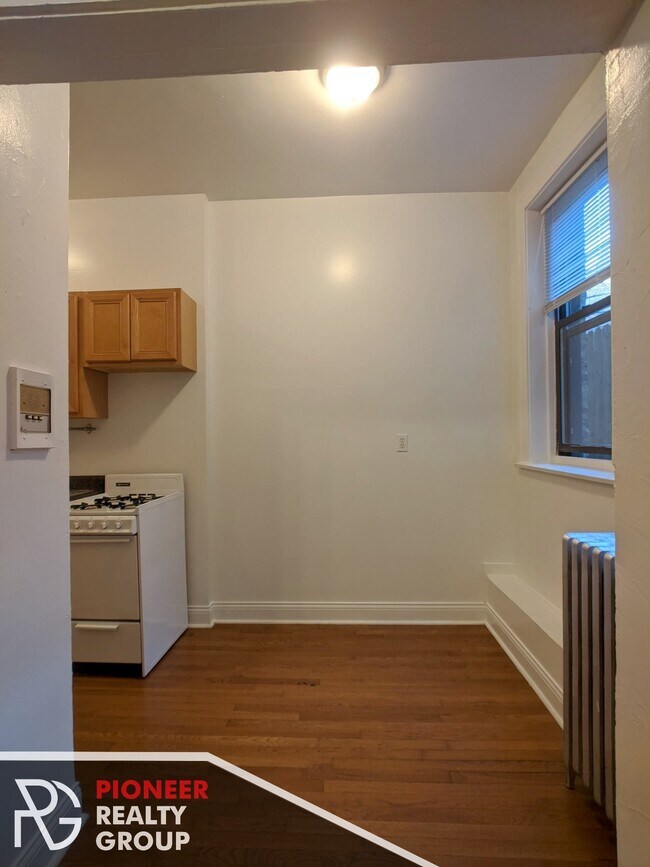 Photo - 4647 N Paulina St