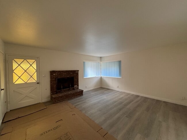 Photo - 400 W Glendon Way