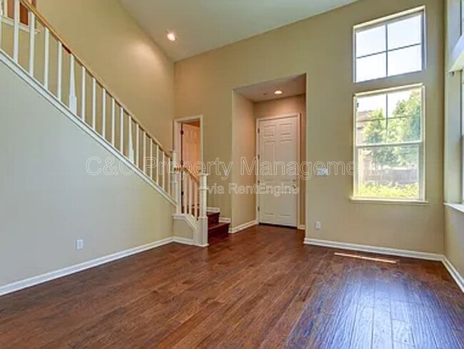 Photo - 453 Tulip Ct