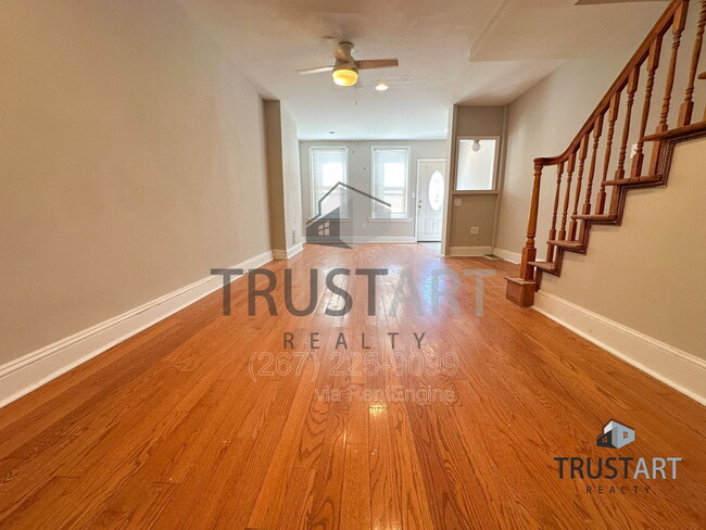 Photo - 1841 E Clementine St