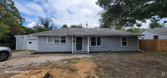 Building Photo - 2213 N 41st St Rental
