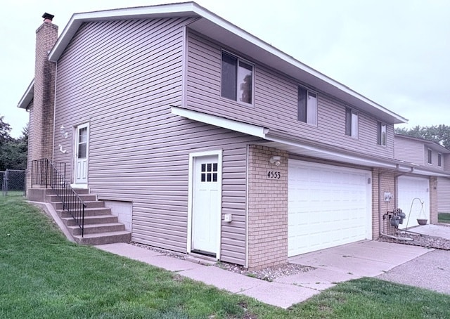 Front / Side View - 4553 Scott Trl