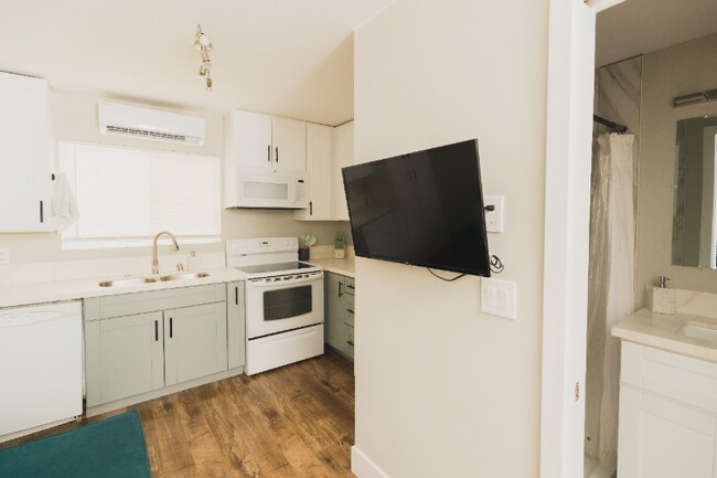 Photo - 3658 Marlborough Ave Unit 3658