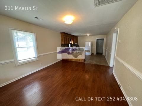 Photo - 311 Martin St