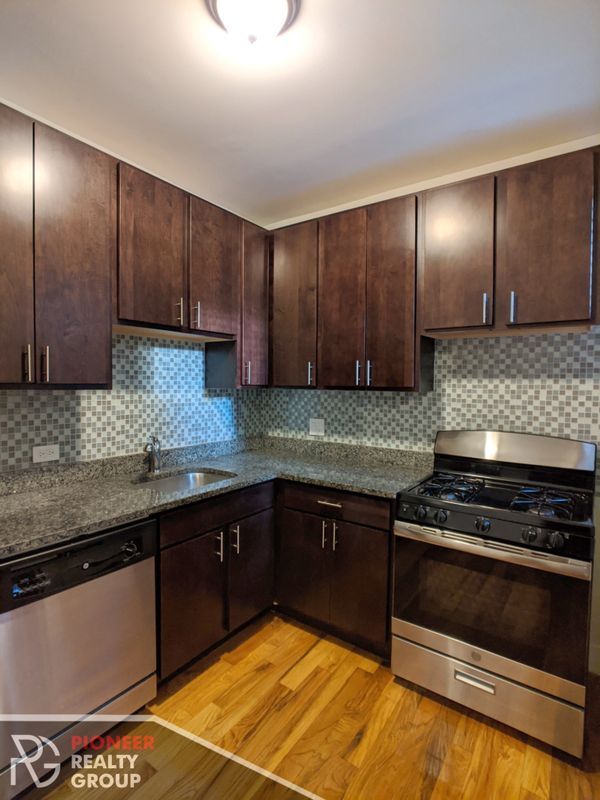 Photo - 3720 N Pine Grove Ave Unit E2