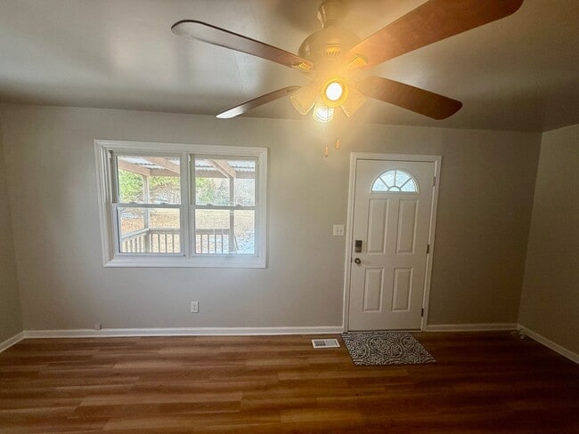 Photo - Two bedroom, 1 bath house in Burlington