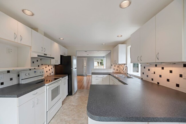 Photo - Short term Rental 6 month lease term only