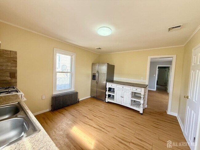 417 John St