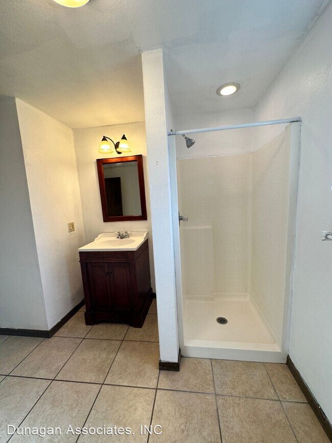 Photo - 1 br, 1 bath House - 402 1/2 S. Lake St.