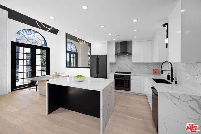 Photo - 930 N Doheny Dr Unit 311