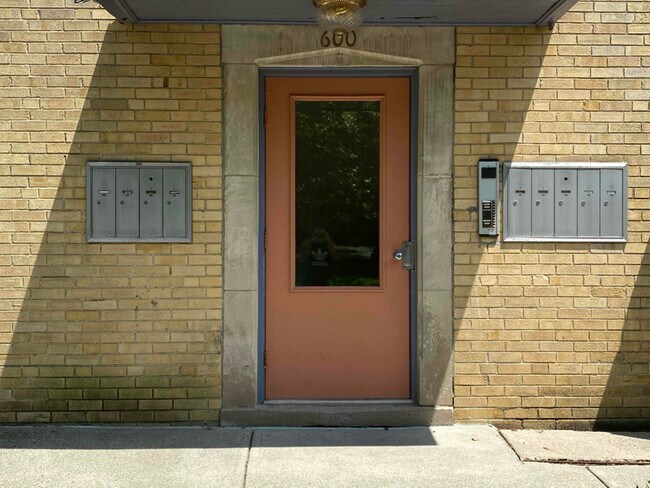 Photo - 600 Pleasant Ridge Ave Unit 2