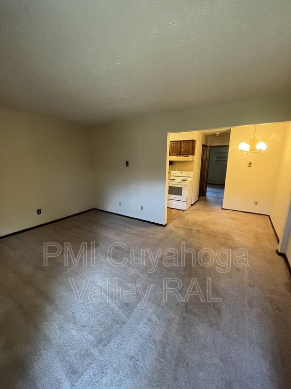 Building Photo - 1757 S Arlington St Unit #2 Rental