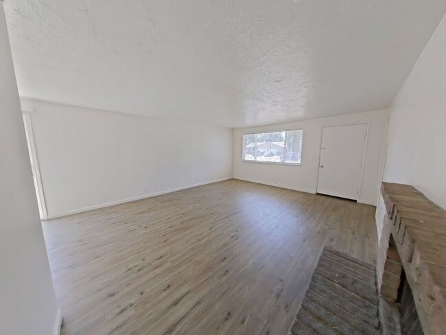 Photo - 4943 Bluebelle Way