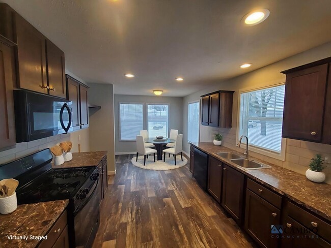 Building Photo - 13 Parakeet Hill Dr