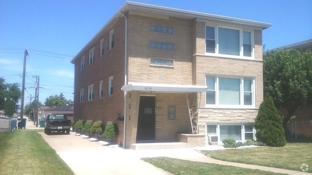 Building Photo - 6134 W 79th St Unit 1 Rental