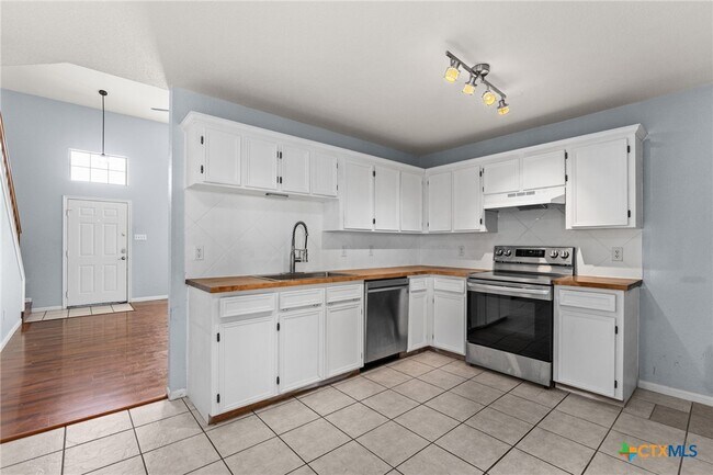 Photo - 2909 Lantana Dr