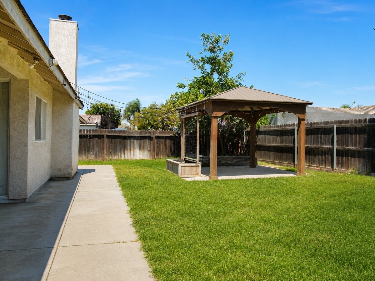 Photo - 686 Wexford Ct