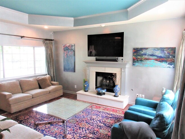Building Photo - Furnished 3-bedroom in Travis Heights with Downtown Views!