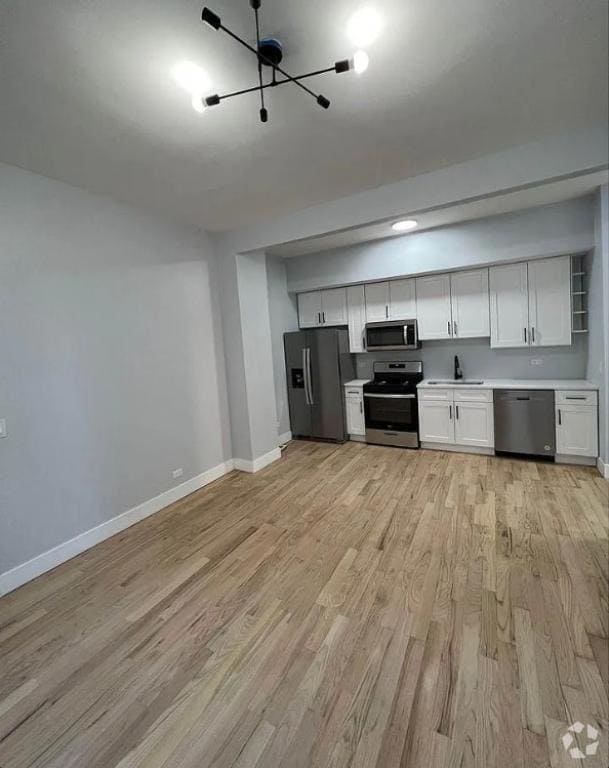 Building Photo - 932 N Richmond St Unit 2R Rental