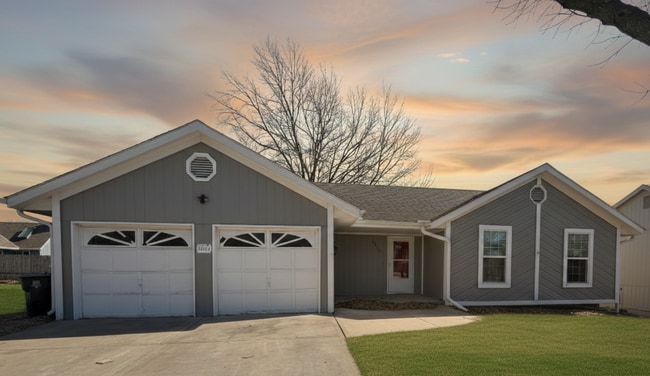 Building Photo - Bright & Spacious Living in the Heart of North Kansas City
