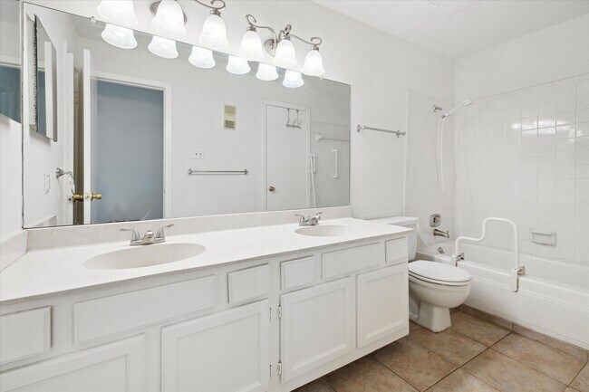 2425 Augusta Dr Unit 7