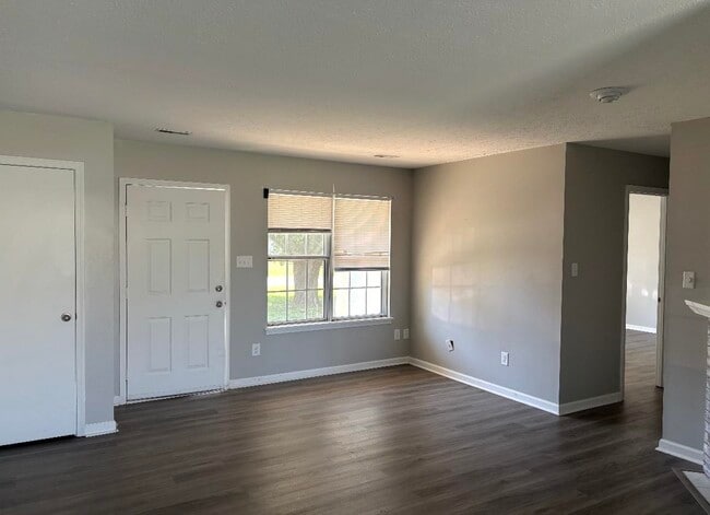 Photo - 3204 Timbermill Ave