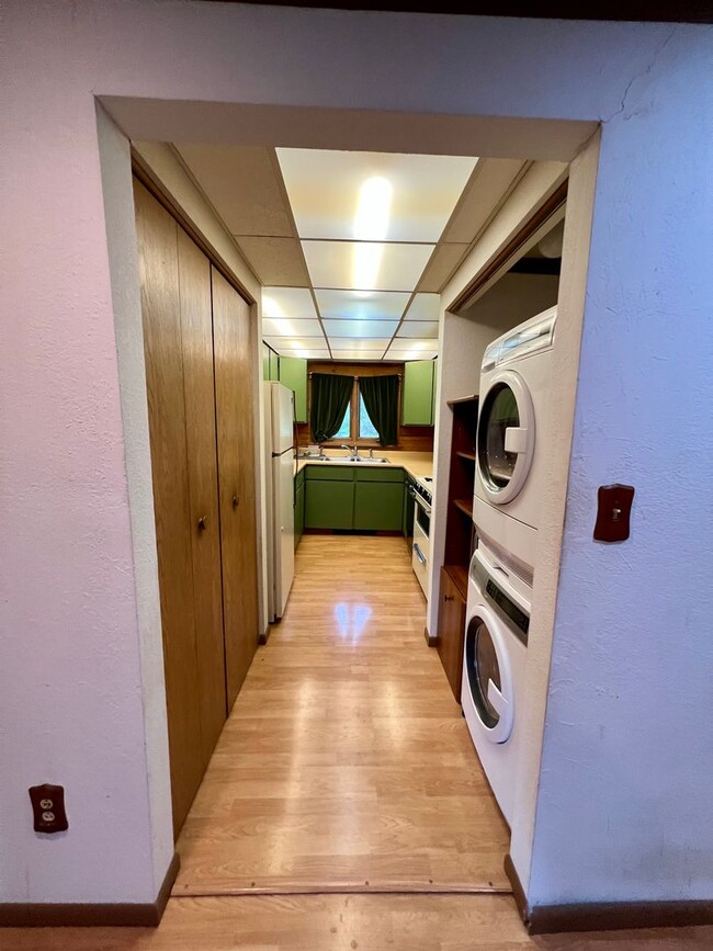 Photo - Move-in Special $500 off first month– Pet Friendly - Washer & Dryer