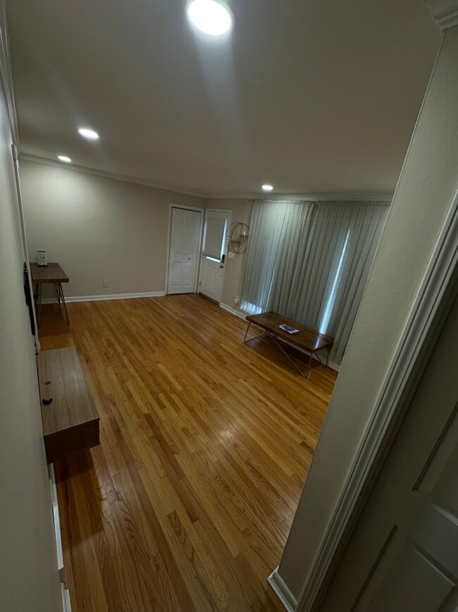 Building Photo - 972 Cardwell St Rental