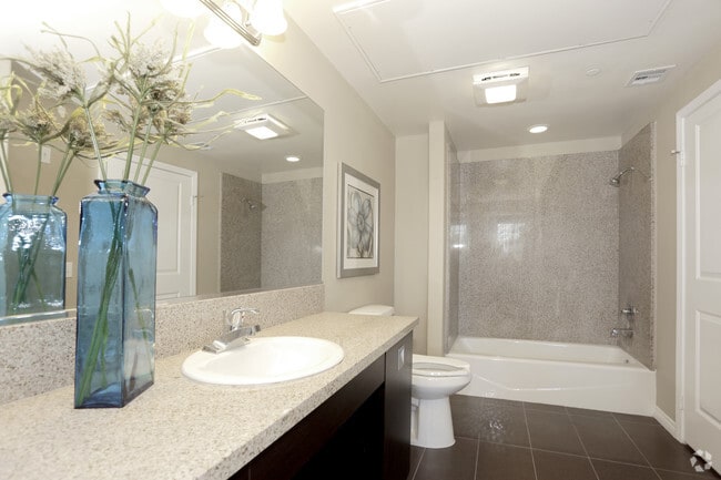 2BR, 2BA - 988 SF