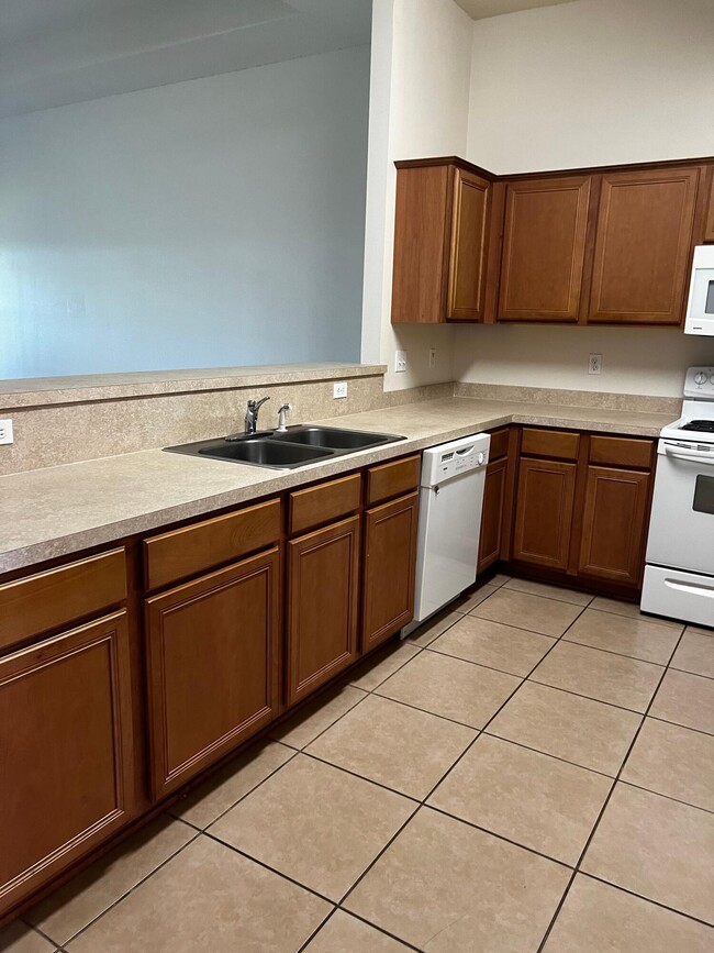 Photo - 713 N Park Blvd