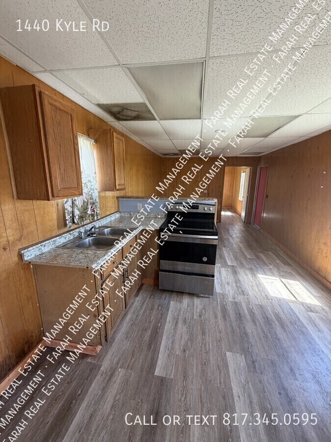 Photo - 1440 Kyle Rd
