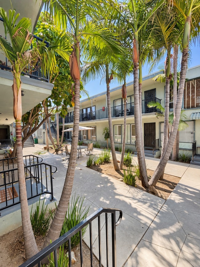 438 Cedar Ave