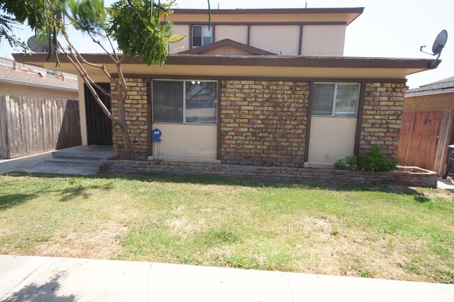 front of building - 4152 Manhattan Beach Blvd Apartments Unit 3