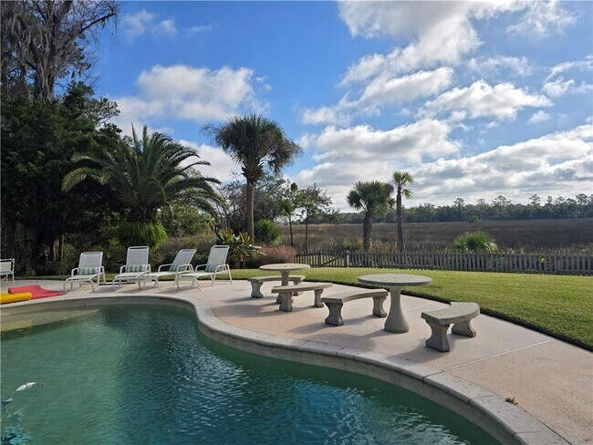 Photo - 205 Sutherland Dr