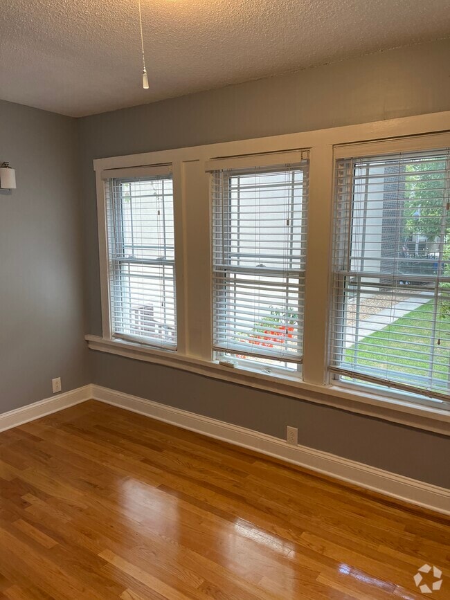 Building Photo - 3412 N Seminary Ave Unit 1 Rental
