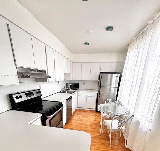 Photo - 1051 Meridian Ave Unidad 1F