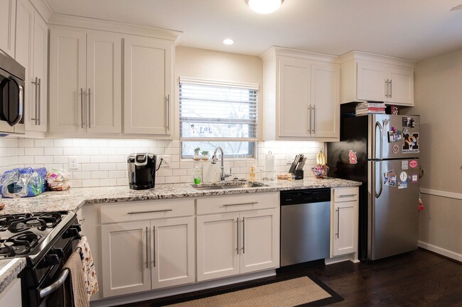 Photo - 7622-7624 MAIN STREET Unit 7622