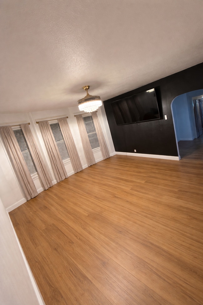 Building Photo - 25 Lawndale Ave Unit 1st Floor 3Bedroom