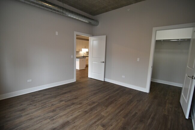 Photo - 3833 N Broadway Unit 620