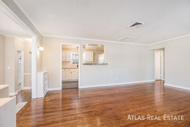 Photo - 6043 Fontana St