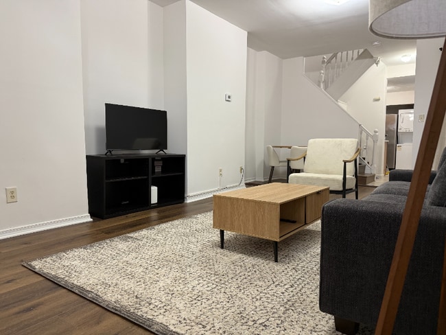 Photo - 110 W Hamburg St