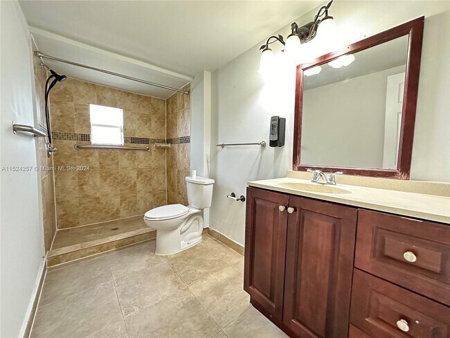 Photo - 2811 NW 88th St Unidad 1