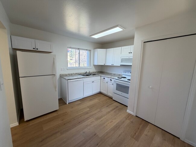 Photo - 579 Winnie Way