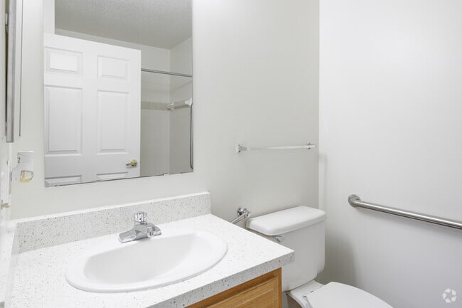 1BR, 1BA - 564SF - Bathroom