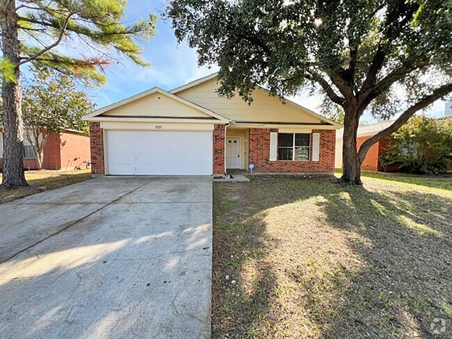 Building Photo - Great 3 Bdrm 2 Bath Home in Denton Tx