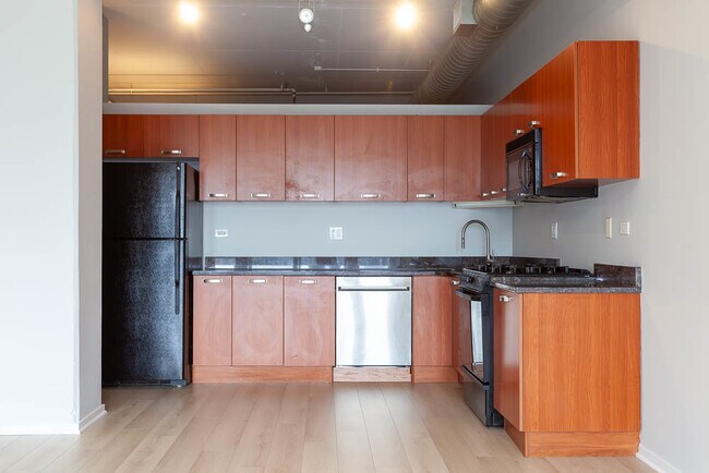 Photo - 212 E Cullerton St