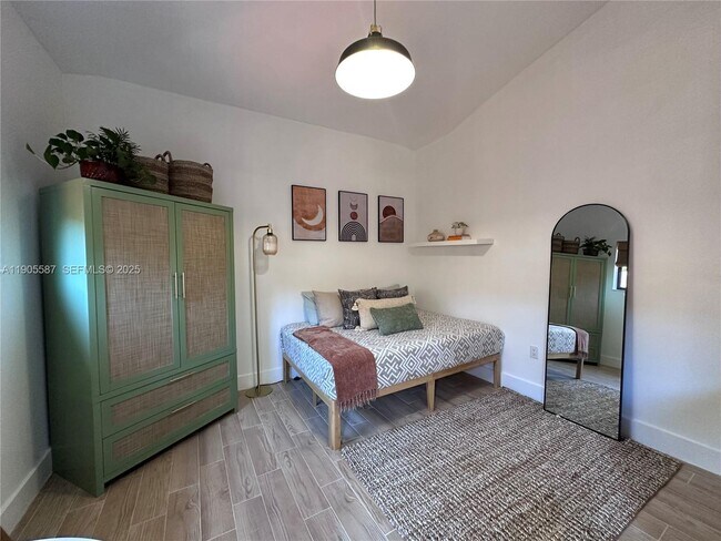 Photo - 52 NW 68th St