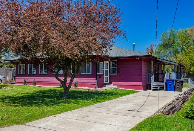 Building Photo - 2019 Payton Ave