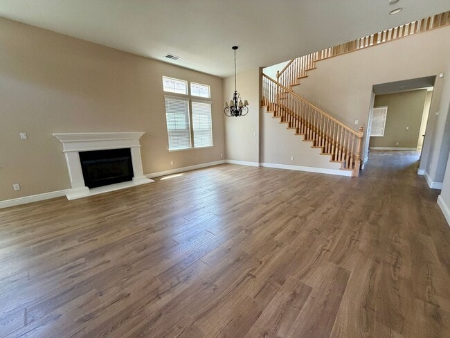 Photo - 3035 Hastings Way