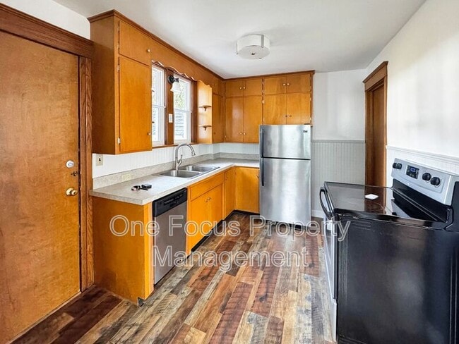 Building Photo - 1014 Louisa St